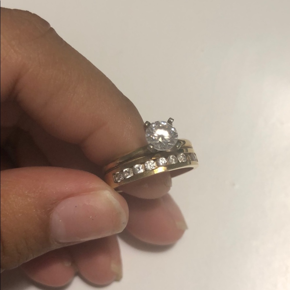 Gold engagement ring